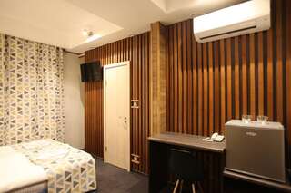 Отель Клуб Путешественников Новосибирск Номер-студия с кроватью и диваном-3